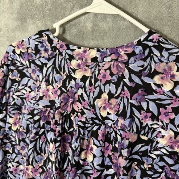 NWT Cocomo Woman Top 1X Roll Tab Sleeves Purple Floral Popover Wrinkle Free Plus - Picture 3 of 10